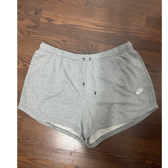 Nike Women's Gray Sweat Shorts 2X Gym Athletic Lounge Casual - Picture 1 of 9